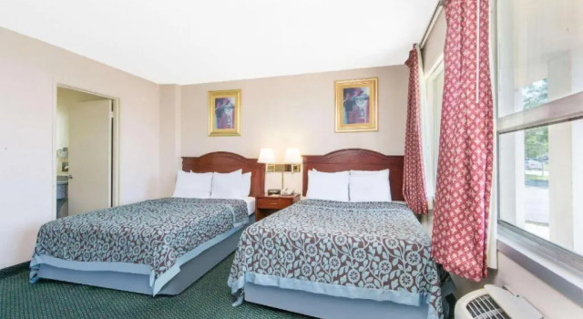 Четырёхместный номер Deluxe Blue Way Inn & Suites Wichita East