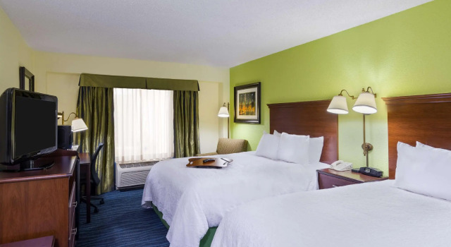 Четырёхместный номер Standard Hampton Inn Atlanta Perimeter Center