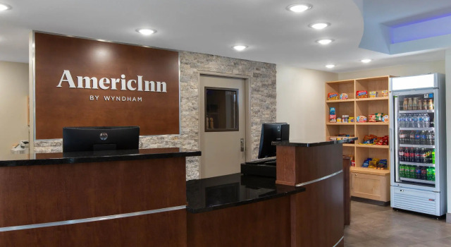 Двухместный люкс AmericInn by Wyndham Sioux Falls North