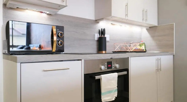 Stunning Studio Apartment & Leisure & Contractors & M1, Varaa Huoneisto Asunnot kohteessa Merseyside, Huoneisto