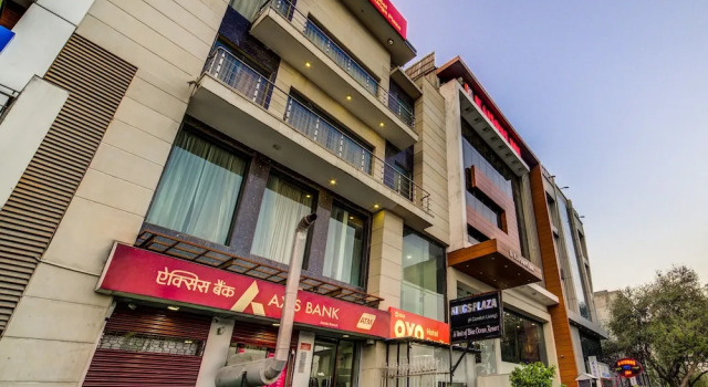 OYO 9553 Hotel Kings Plaza