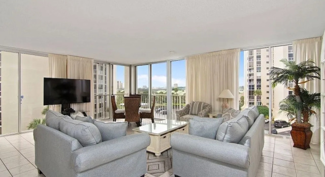 Shoreline 1056 Condo by RedAwning, Varaa Hotelli Hotellit Emerald Coast uima-altaalla, Uima-allas