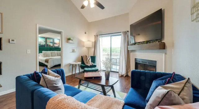 Fireplace, Indoor Pool Access! Family Branson Unit, Забронировать Отель Отели Table Rock Lake с парковкой, Парковка