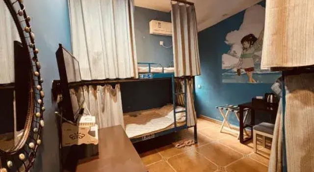 Кровать в общем номере (женский номер) Leshan Haiyun International Youth Hostel