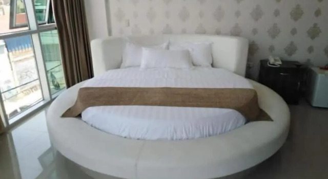 Standard- suite Joneya Hotel