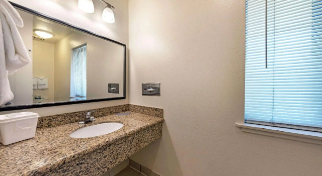 Четырёхместный номер Standard Bay Breeze Inn