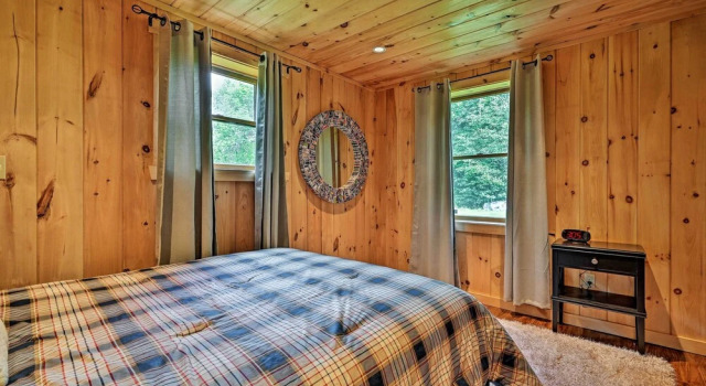 Коттедж Private Chester Home w/ Deck, Mins to Skiing!
