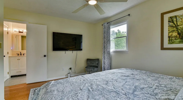 Семейный коттедж с балконом Aiken Rd - 6 BR - hot tub and game room
