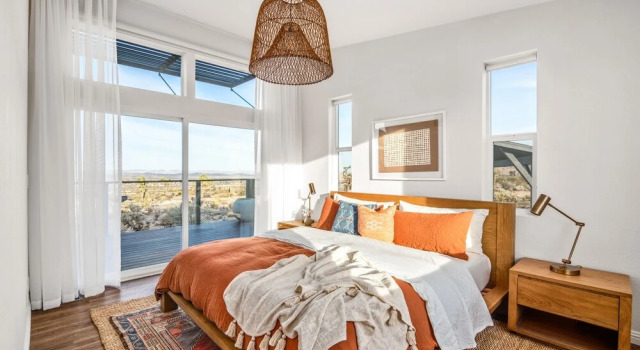 Sagebrush Bungalow - Modern Retreat W/hot Tub, Fire Pit And Bbq! 2 Bedroom Home by RedAwning