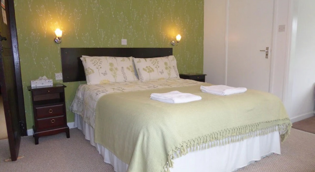 Neuadd Wen Country Guest House, Забронировать Гостевой дом Кармартен Carmarthenshire