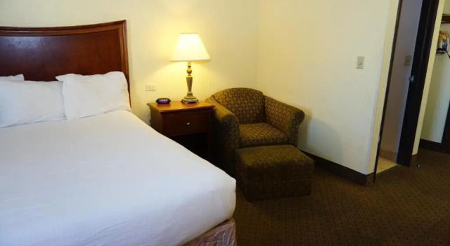 Номер Standard Baymont by Wyndham Arlington At Six Flags Dr