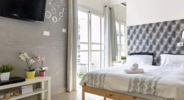 Luxury studio with balcony and parking