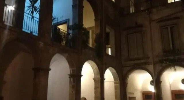 Niloufar residence, Забронировать Отель Отели Неаполя с парковкой, рядом с Кафедральный собор Неаполя, Парковка