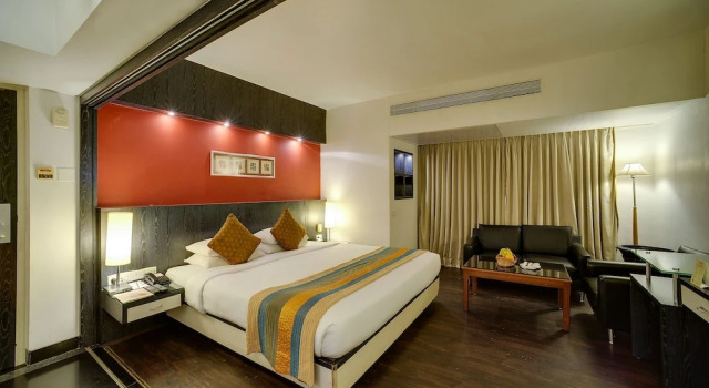 Люкс с видом на город Ramee Guestline Hotel Khar