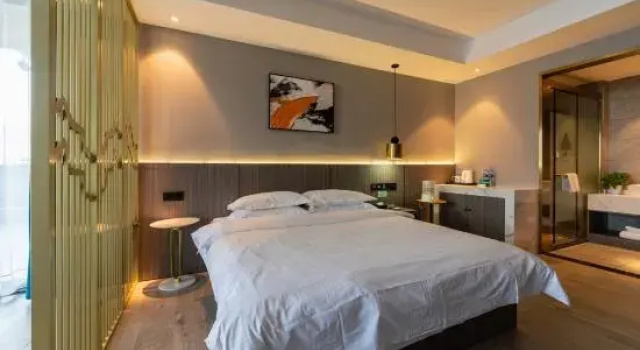 Люкс с красивым видом из окна GreenTree Inn Yancheng Station Hotel