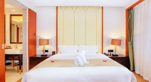 Люкс с видом на сад Hainan Yatai Hot Spring Hotel