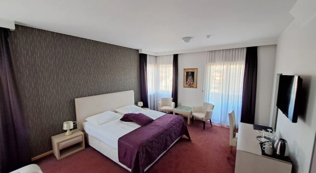 Двухместный номер Deluxe с балконом и с видом на город Hotel Brotnjo