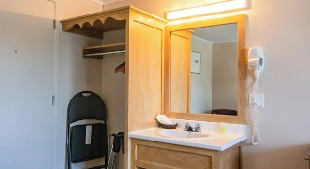 Двухместный семейный номер Standard Hotel La Roche Pleureuse