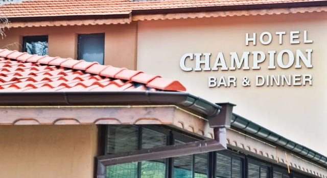 Hotel Champion