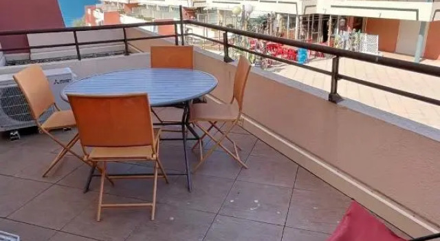 4 Pers, 1 Chambre, Plages Et Commerces A Pied, Забронировать Апартаменты/квартира Отели Сета с бассейном, рядом с Церковь Девы Марии из Ла-Салетта, Бассейн