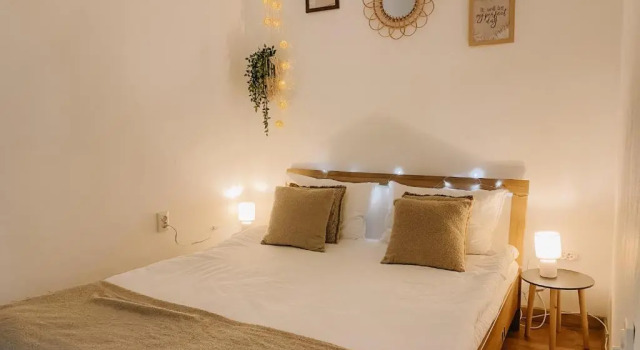 Cozy 2-Bedroom Boho-Themed Home, Rezerwuj Apartament Caransebes 