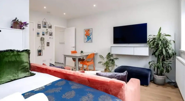 Студия Stylish Brixton Hill Studio With Modern Charm