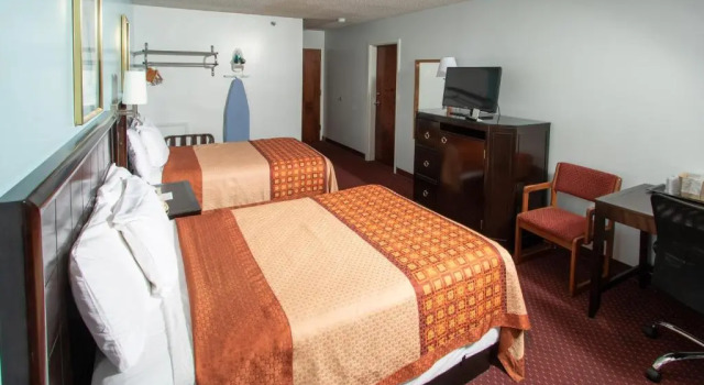 Четырёхместный номер Standard Eastbrook Inn