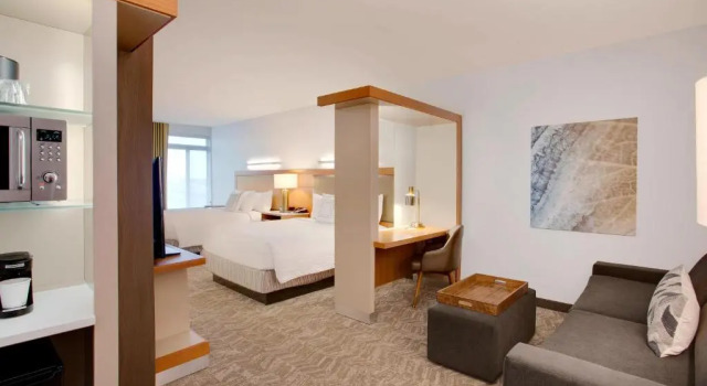 Четырёхместная студия SpringHill Suites Hartford Airport/Windsor Locks
