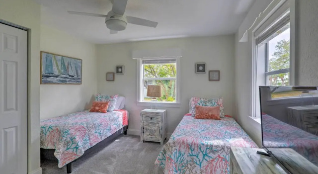 Tampa Bay Area Cottage w/ Gas Grill and Fire Pit!, Rezerwuj Dom wakacyjny Safety Harbor Pinellas County, w pobliżu Ruth Eckerd Hall