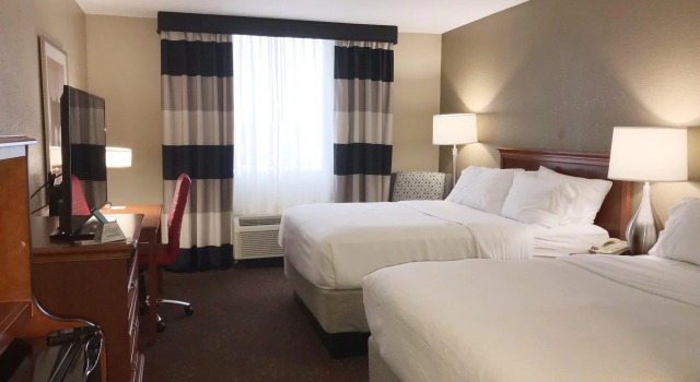 Четырёхместный номер Standard Alexandria Hotel & Conference Center
