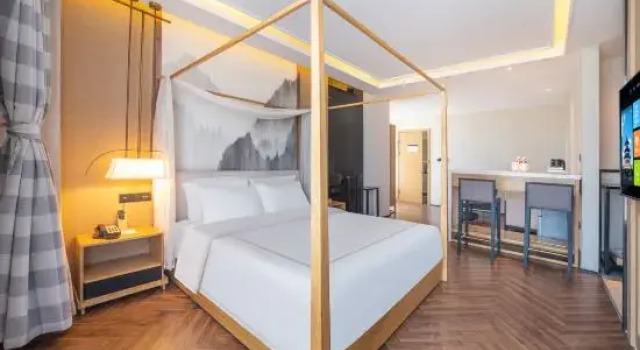 Люкс Deluxe Yuelan Holiday Hotel (Urumqi High-Speed Railway Station)