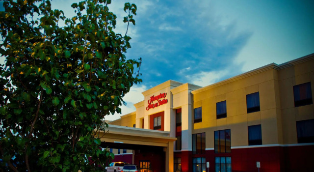 Кровать в общем номере Hampton Inn & Suites Childress