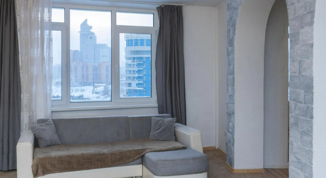 Daily on Aviatorov street 42, Reserva ahora Apartamento Hoteles en Krasnoyarsk con aparcamiento, Aparcamiento