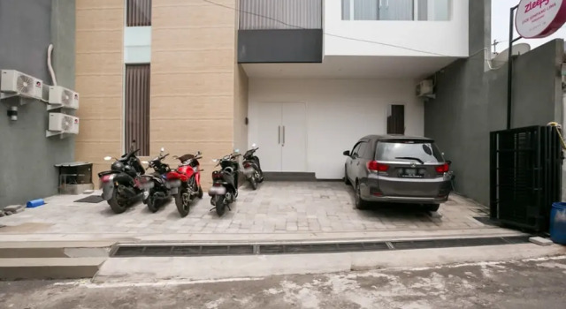 Zleepy by RedDoorz, Prenota Hotel Semarang Central Java, vicino a Ciputra Mall Semarang