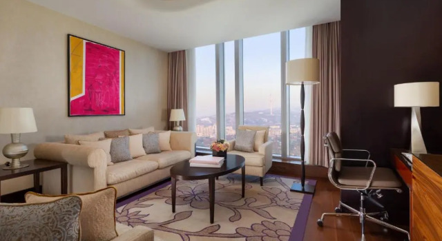 Двухместный полулюкс с видом на город Отель Ritz-Carlton Алма-Ата