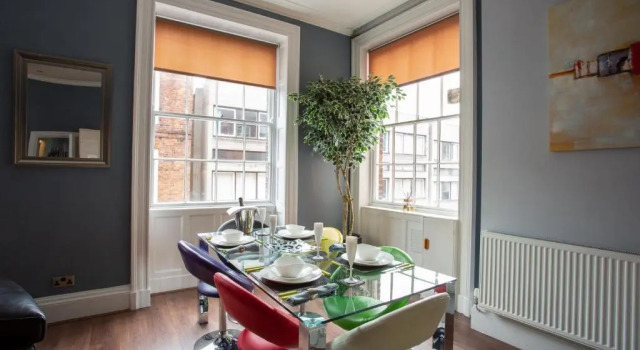 Most central luxury apartment - sleeps 4 & FREE parking!