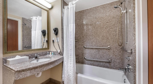 Четырёхместный люкс Comfort Suites Ocala North