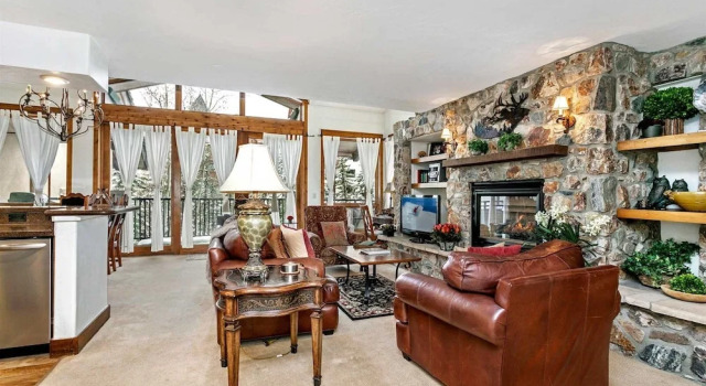 4 Bedroom Antlers Vacation Rental With Incredible Slopeside Views and Just a Short Walk to Gondola and Lionshead Village