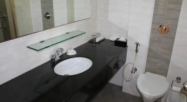 Полулюкс The Lotus Apartment hotel, Burkit Road