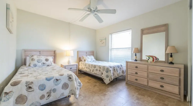 Cape Winds - Oceanfront Pool, Tennis & Sauna Condos near Port Canaveral, Забронировать Отель Кейп-Канаверал Space Coast