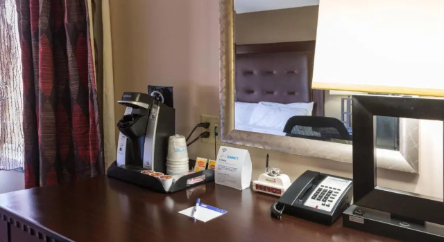 Двухместный номер Deluxe Holiday Inn Express Hartford-Newington by IHG