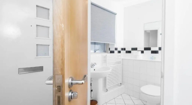 Апартаменты Haus City Centre Two Bedroom Apartment - Juliet Balcony - Secure Parking - WIFI - Smart TV - TOP RATED