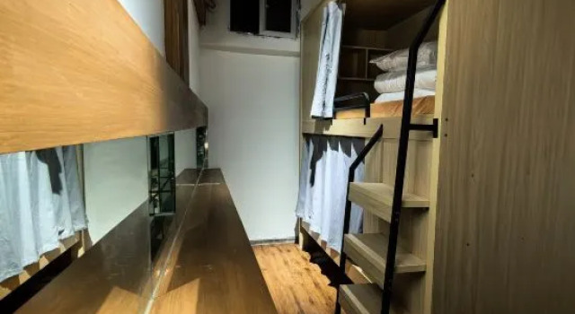 Кровать в общем номере (мужской номер) Nova Travellers Lodge