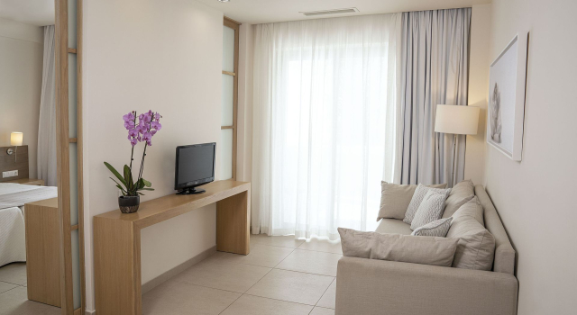 Семейный номер Standard с видом на сад Maritimo Beach Hotel