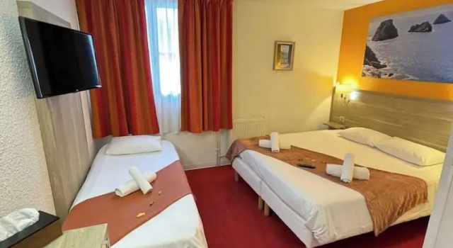 Трёхместный номер Standard CouettHôtel Brest Port de plaisance, Les pieds dans leau