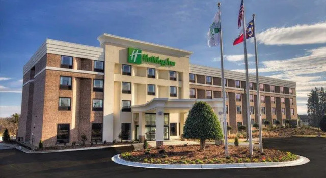 Люкс с видом на море Holiday Inn Greensboro Coliseum by IHG