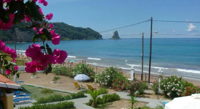 Коттедж Beachfront holiday house Eftichia