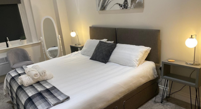 Cozy Coastal Retreat in Bournemouth, Varaa Lomakoti Hotellit Bournemouth pysäköinnillä, Pysäköinti