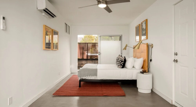 Smoketree by Avantstay An Oasis w/ Two Kitchens, Pool, Hot Tub & Air Streamer!