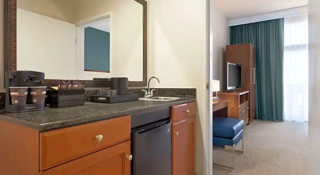 Двухместный люкс Premium Embassy Suites by Hilton Brea - North Orange County